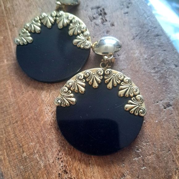 Vintage gold and black clip on earrings - Picture 3 of 8
